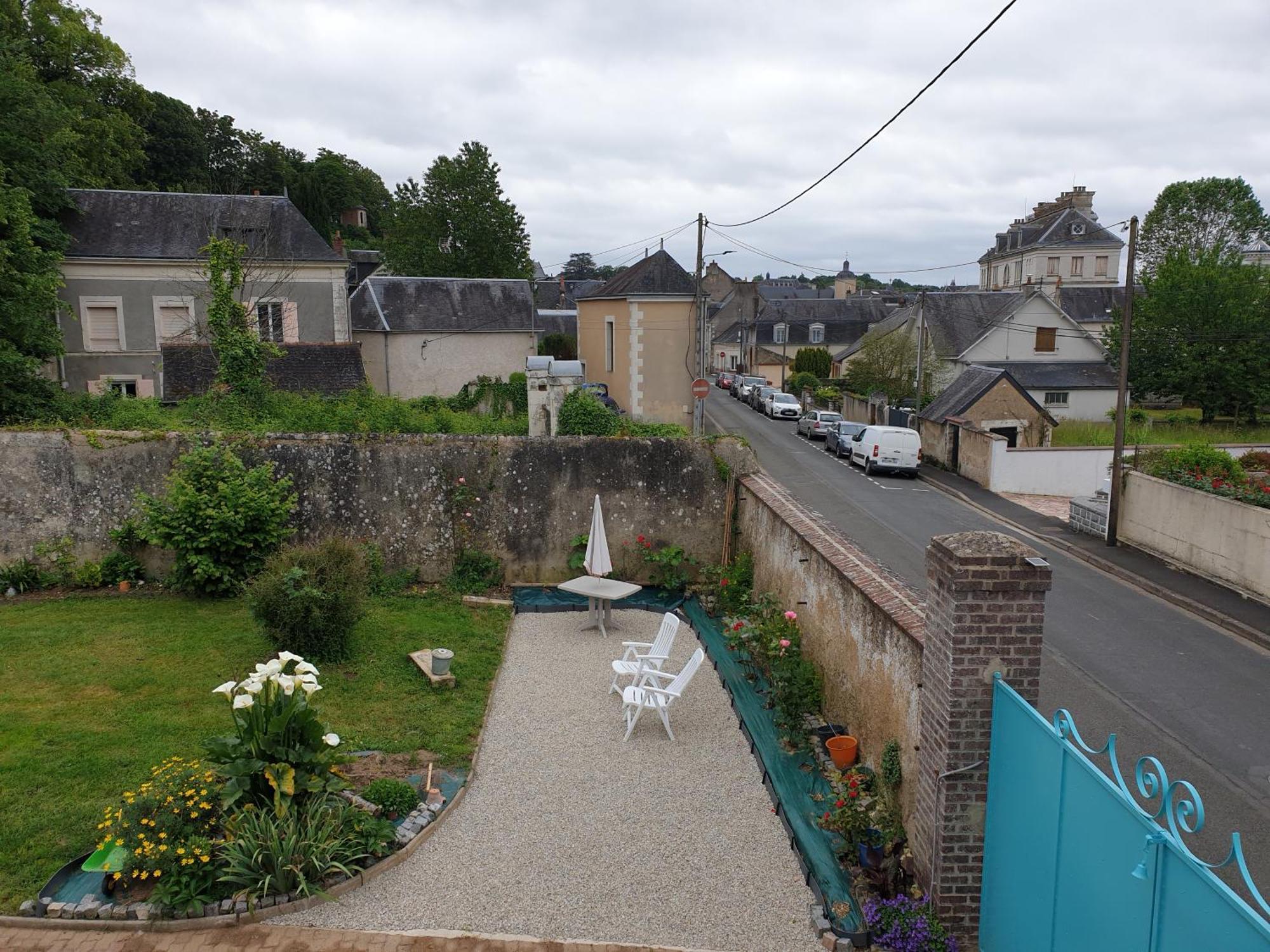 L 'Appartement Du Rocher Chateau-du-Loir Exterior photo